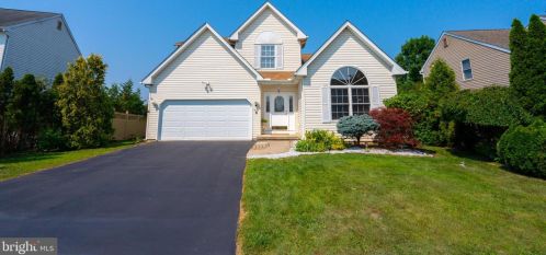 1811 Chateau Pl, Easton, PA 18045-5457
