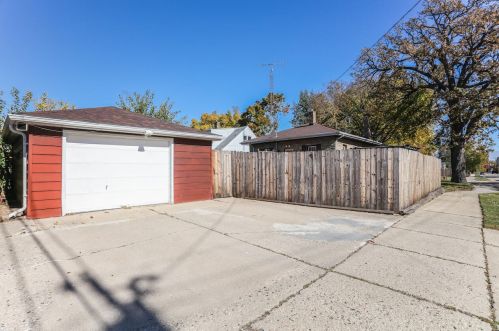 5628 38 Ave, Kenosha WI 53144-2725 exterior