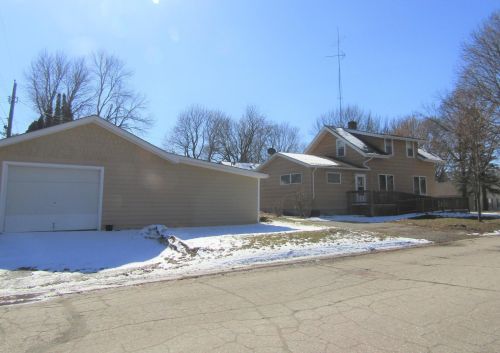 702 10th St, Montevideo, MN 56265-3314