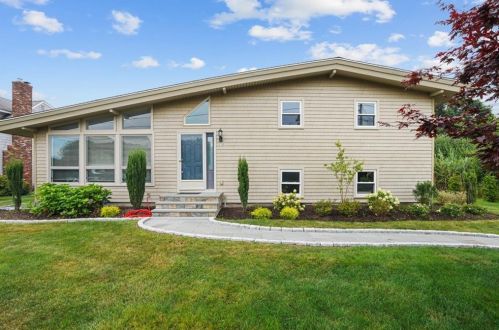 73 Hollywood Ave, South Kingstown, RI 02882-4408