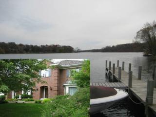 716 Lake Point Dr, Chanhassen MN  55317-9284 exterior