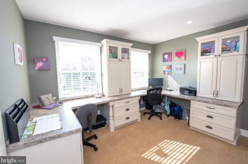 156 Whitney Ln, Southampton PA  18954-1080 exterior