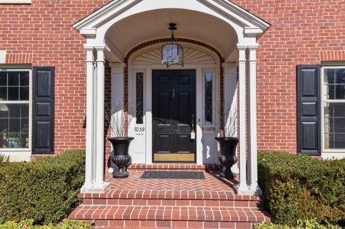 7039 Belmont Ln, Milwaukee, WI 53217-3614