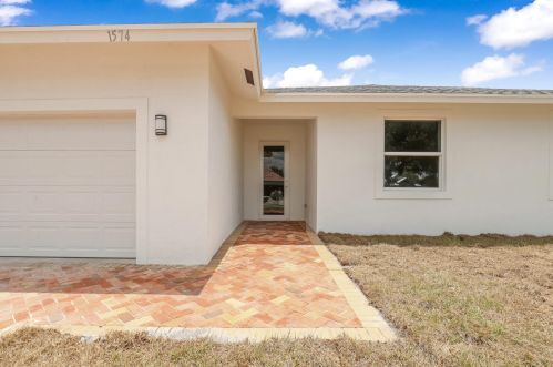 1574 Kosnar Ave, Fort Pierce, FL 34953-7063