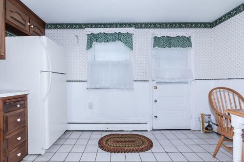 36 Yeaton St, New Britain, CT 06053-1310