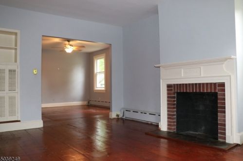 27 Main St, Flemington, NJ 08822-1412