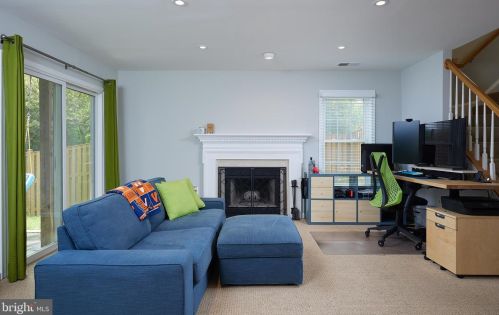 3015 Fallswood Gln Ct, Falls Church VA  22044-2723 exterior