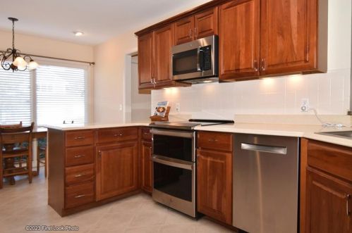 18 Bagy Wrinkle Cv, Warren RI  02885-4115 exterior