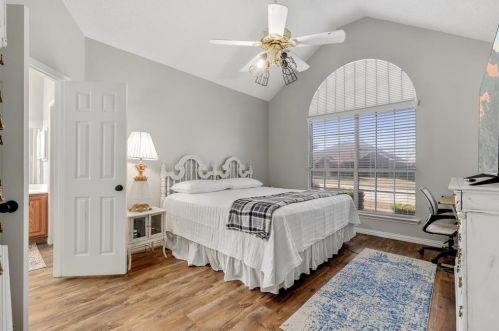 225 Waterford Oaks Dr, Cedar Hill TX 75104-2324 exterior