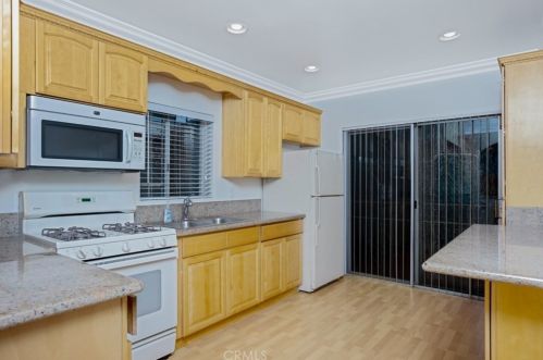 3805 15th St, Long Beach, CA 90804-2944