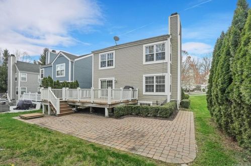 118 Hitching Post Ln, Yorktown Hgts NY  10598-2833 exterior