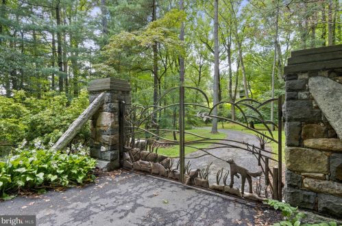 320 Ridge Rd, Chadds Ford, PA 19317-9102