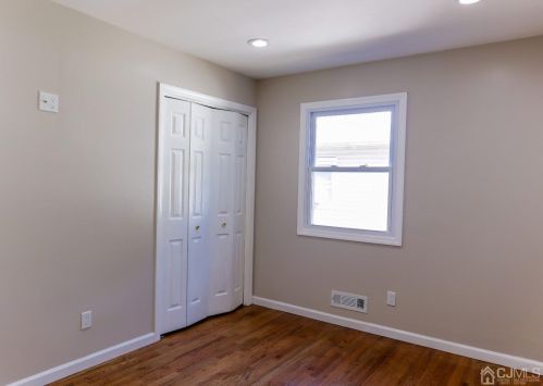178 Louis Pl, Iselin NJ  08830-1236 exterior