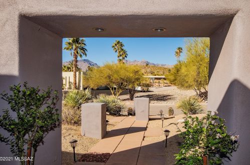 7548 Sabino Vista Dr, Tucson, AZ 85750-2711