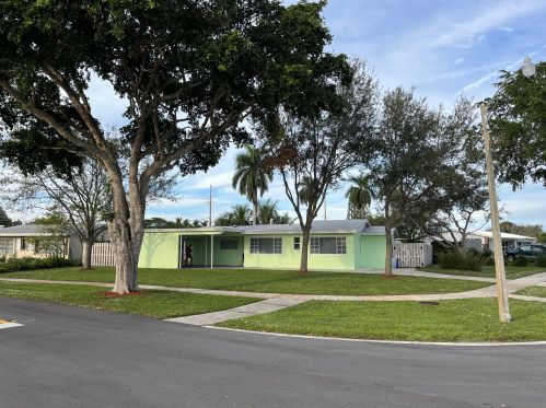 900 Eucalyptus Rd, West Palm Beach, FL 33408-4006