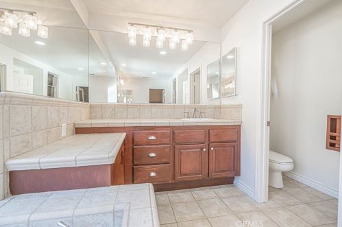 28342 Lorita Ln, Santa Clarita CA  91350-3211 exterior