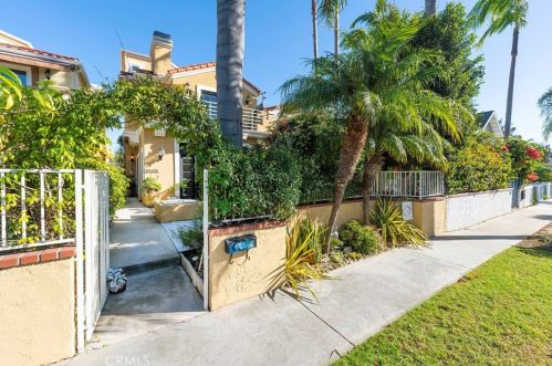 814 Delaware St, Huntington Beach, CA 92648-4724