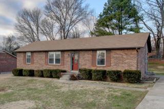 617 Overton Dr, Clarksville, TN 37042-3770