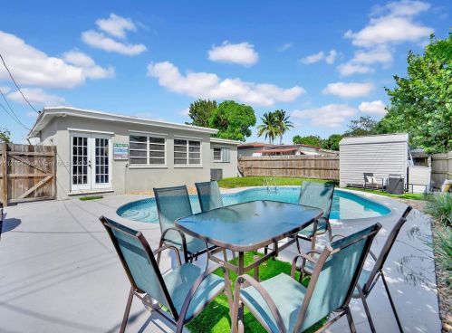 6930 12th St, Hollywood FL  33023-2002 exterior