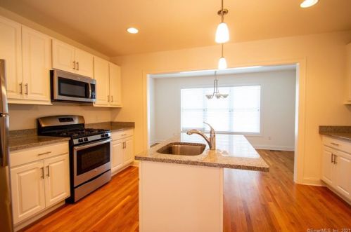403 Copper Square Dr, Bethel, CT