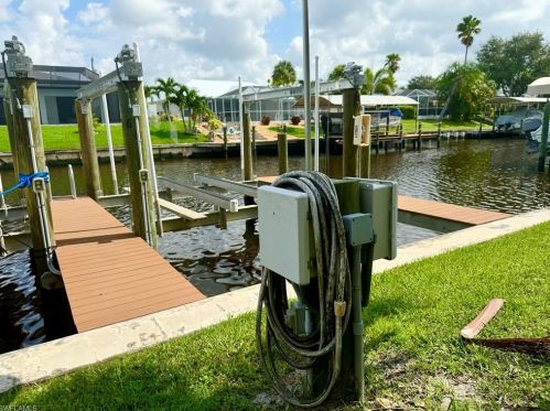 909 47 Ter, Cape Coral FL  33914-4341 exterior