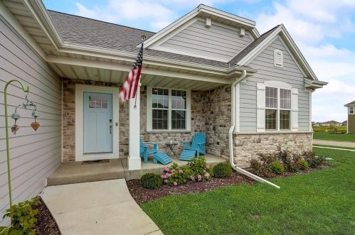 3090 Mineral Springs Blvd, Oconomowoc, WI 53066