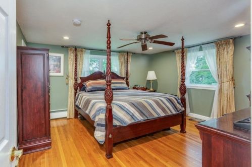 16 Mason Dr, Salem NH  03079-2101 exterior