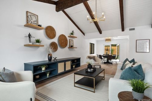 4070 Bakman Ave, North Hollywood CA  91602-3302 exterior