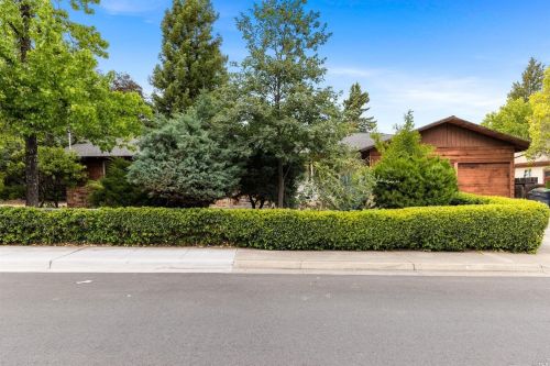 810 Walnut Ave, Ukiah, CA 95482-3703