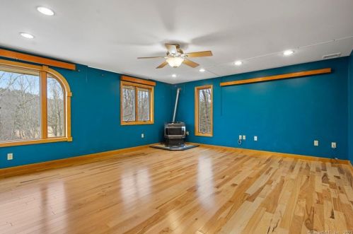 122 Carpenter Rd, New Hartford CT  06057-3003 exterior