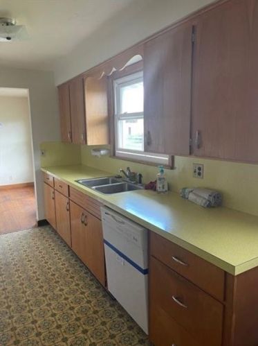 1403 Crestview Dr, Somerset PA  15501-2749 exterior