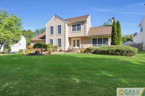 10 Lonczak Ln, East Brunswick, NJ 08816-5694