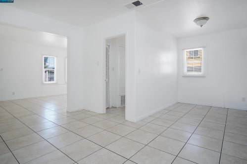 65 Bayview Ave, West Pittsburg, CA 94565-3428