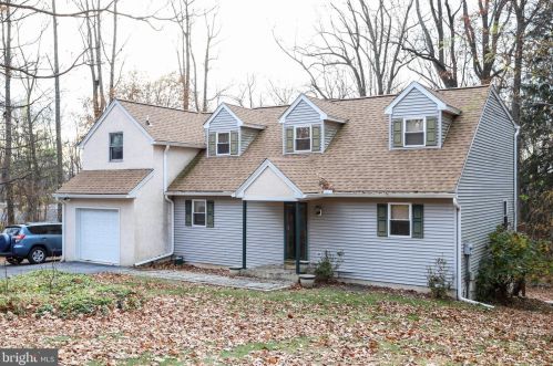 34 Hillcrest Rd, Dale, PA 19504-8852
