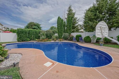 9 Flemish Way, Lumberton Township NJ  08048-4527 exterior