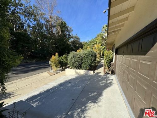 16821 Albers St, Van Nuys CA 91316-2603 exterior