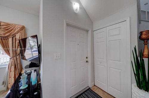 17845 74th Ct, Hialeah FL  33015-8441 exterior