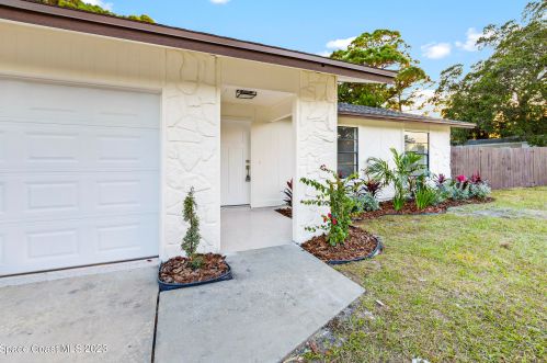 293 Spring St, Cocoa, FL 32927-4832