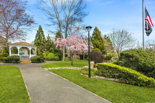 14 Glen Hollow Dr, Holtsville NY  11742-2404 exterior