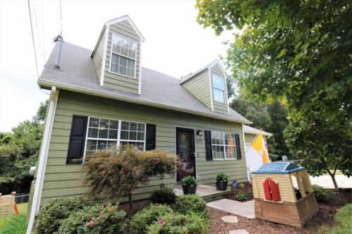 2529 Hammond Ln, Knoxville, TN 37912-4447