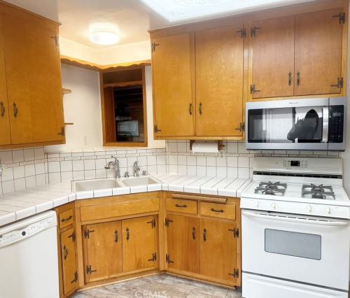 5019 Ashworth St, Lakewood, CA 90712-1223