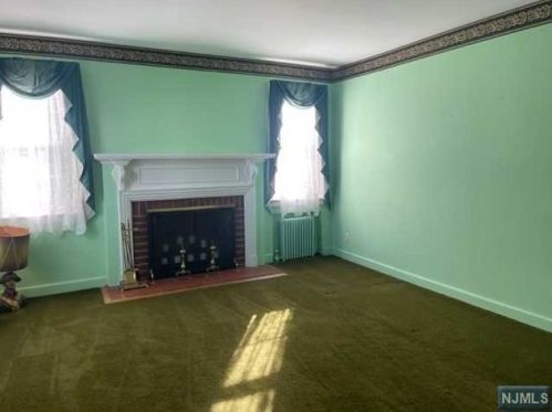 208 Emmett Pl, Ridgewood, NJ 07450-2803