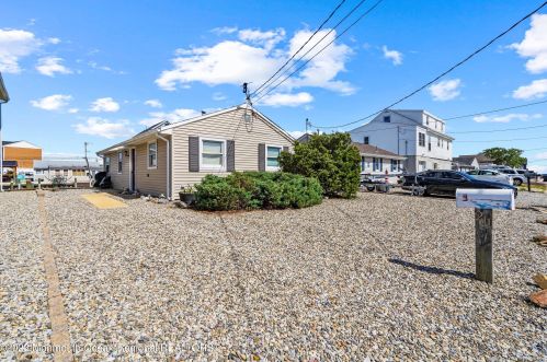 211 Cedar Dr, Berkeley Township NJ 08721-3109 exterior