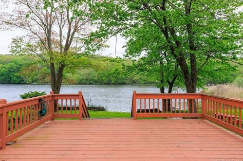 79 Kitemaug Rd, Uncasville, CT 06382-2203
