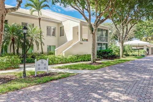 780 Willowbrook Dr, Naples, FL 34108-7597