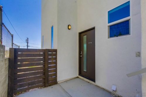 1261 Goshen St, San Diego CA 92110-1403 exterior