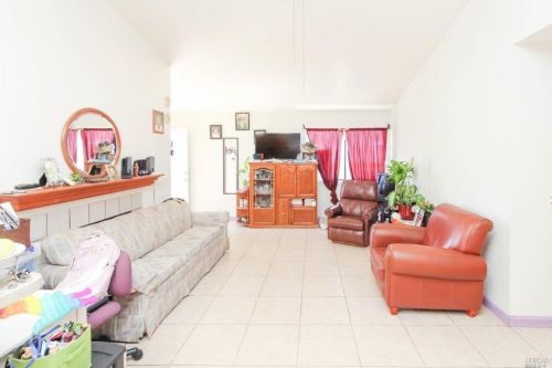 2287 Truckee Dr, Santa Rosa, CA 95401-9198