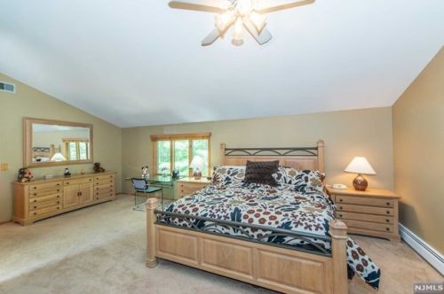 902 Briarwoods Rd, Franklin Lakes NJ  07417-1106 exterior