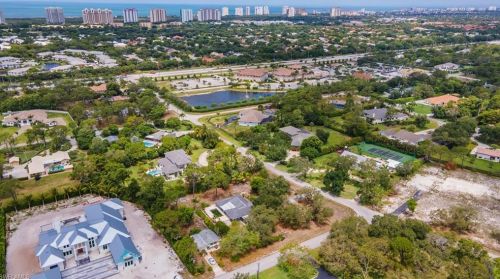 92 Myrtle Rd, Naples, FL 34108-2662