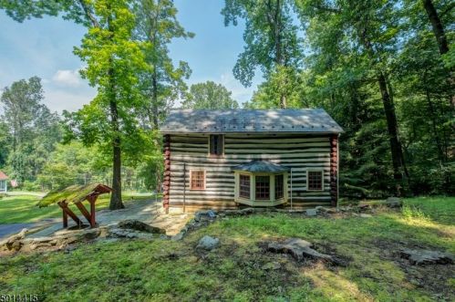 83 Lommason Glen Rd, Belvidere NJ  07823-2813 exterior